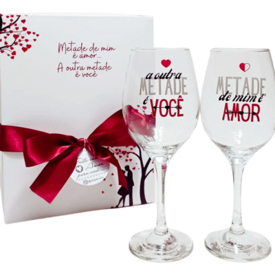 Kit 2 Taças de Vinho Embalagem de presente "Metade De Mim É Amor / A Outra Metade"