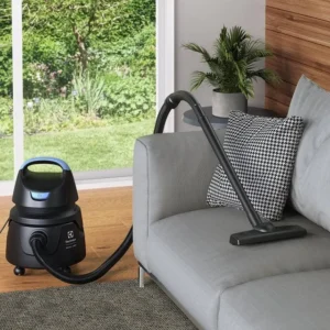 Aspirador de Pó e Água Electrolux 1400W c/ Conjunto de Acessórios e Rodas 360° (AWD01) 220 Volts - Imagem 3